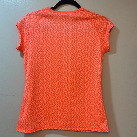 SOLD SOLD Champion Coral - melon short sleeve duo dry shirt - Picture 4 of 5